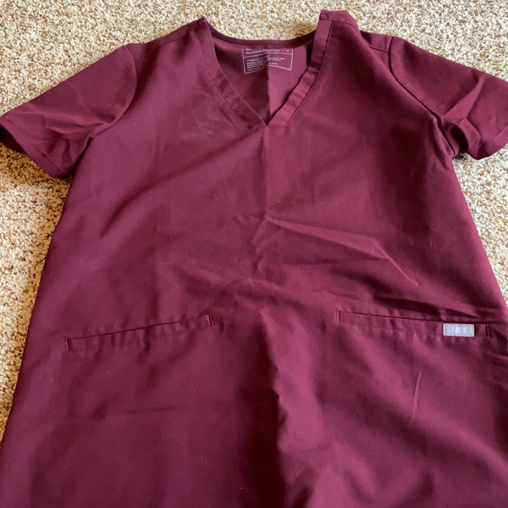 Figs Casma 3 Pocket Scrub Top - M - Burgundy